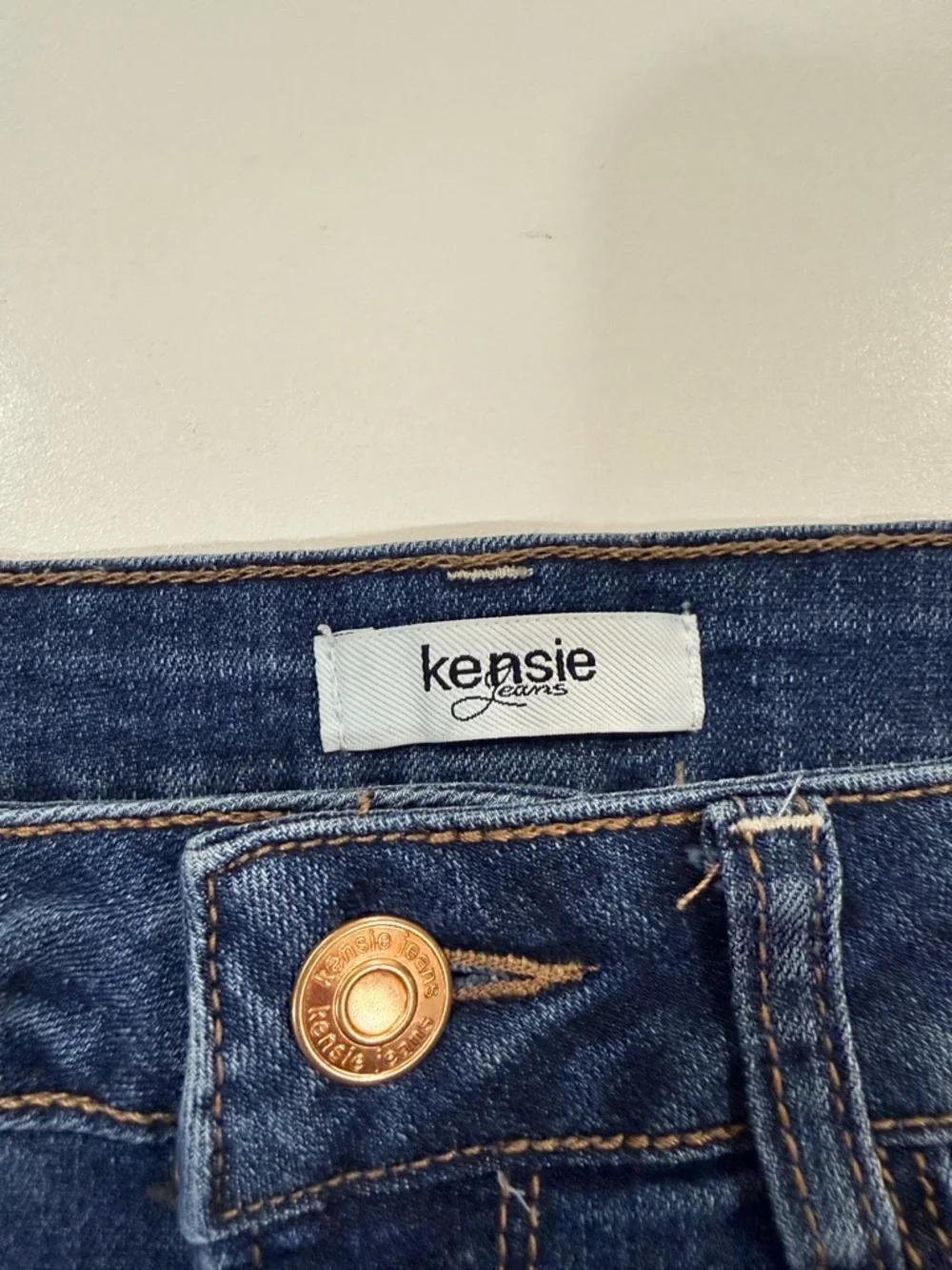 Kensie Denim Shorts Floral Embroidered Sunflower Raw Hem Size 6 28 - Picture 4 of 12